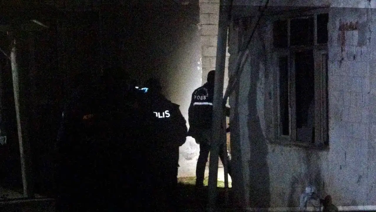 Zeytinköy’de Kimliği Belirsiz Kiracı Yanarak Can Verdi 5